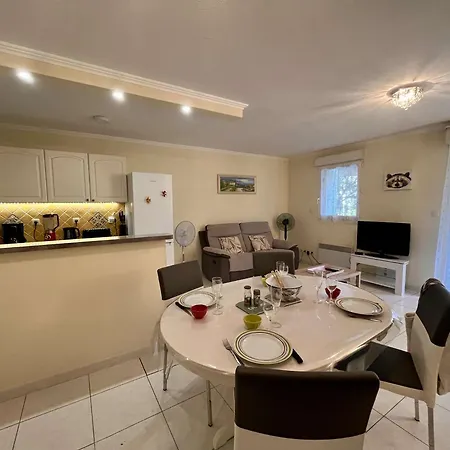 Apartament 2p Avec Balcon Proche Centre Et Plages - Parking Inclus, - Fr-1-226b-127 *