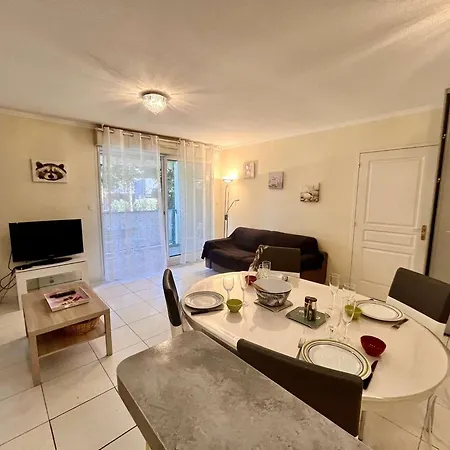 Apartment 2p Avec Balcon Proche Centre Et Plages - Parking Inclus, - Fr-1-226b-127